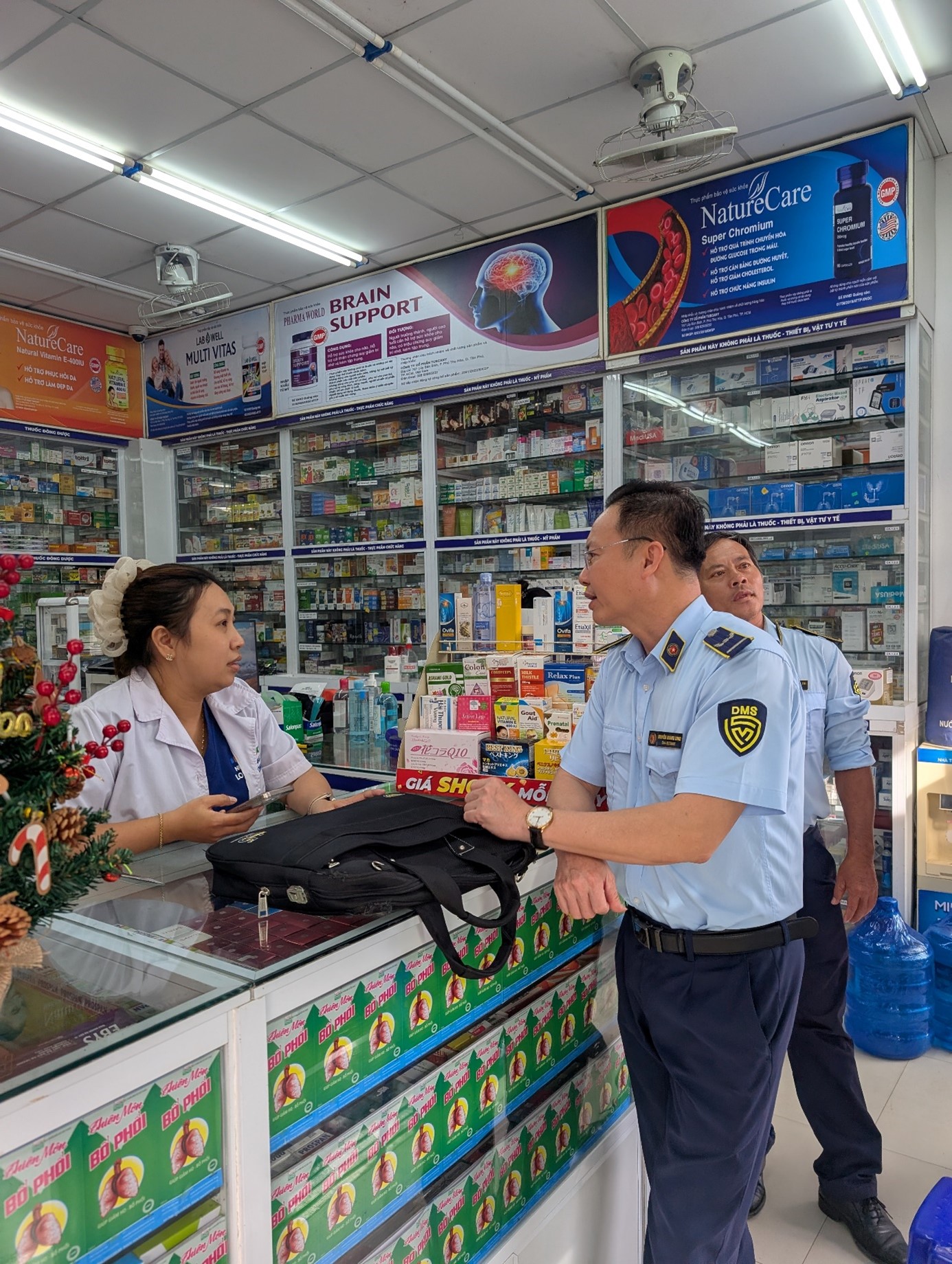 ĐỘI QUẢN LÝ THỊ TRƯỜNG SỐ 7 RÀ SOÁT, GIÁM SÁT ĐỊA BÀN PHỐI HỢP TUYÊN TRUYỀN PHÁP LUẬT TRONG HOẠT ĐỘNG KINH DOANH DƯỢC PHẨM